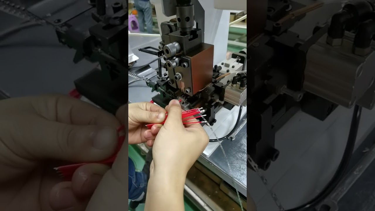 Horizontale Kabelabisolier- und Crimpmaschine | Kontinuierlicher Betrieb | #Maschine #Kabelabisolierung #Fabrik #Werkzeuge