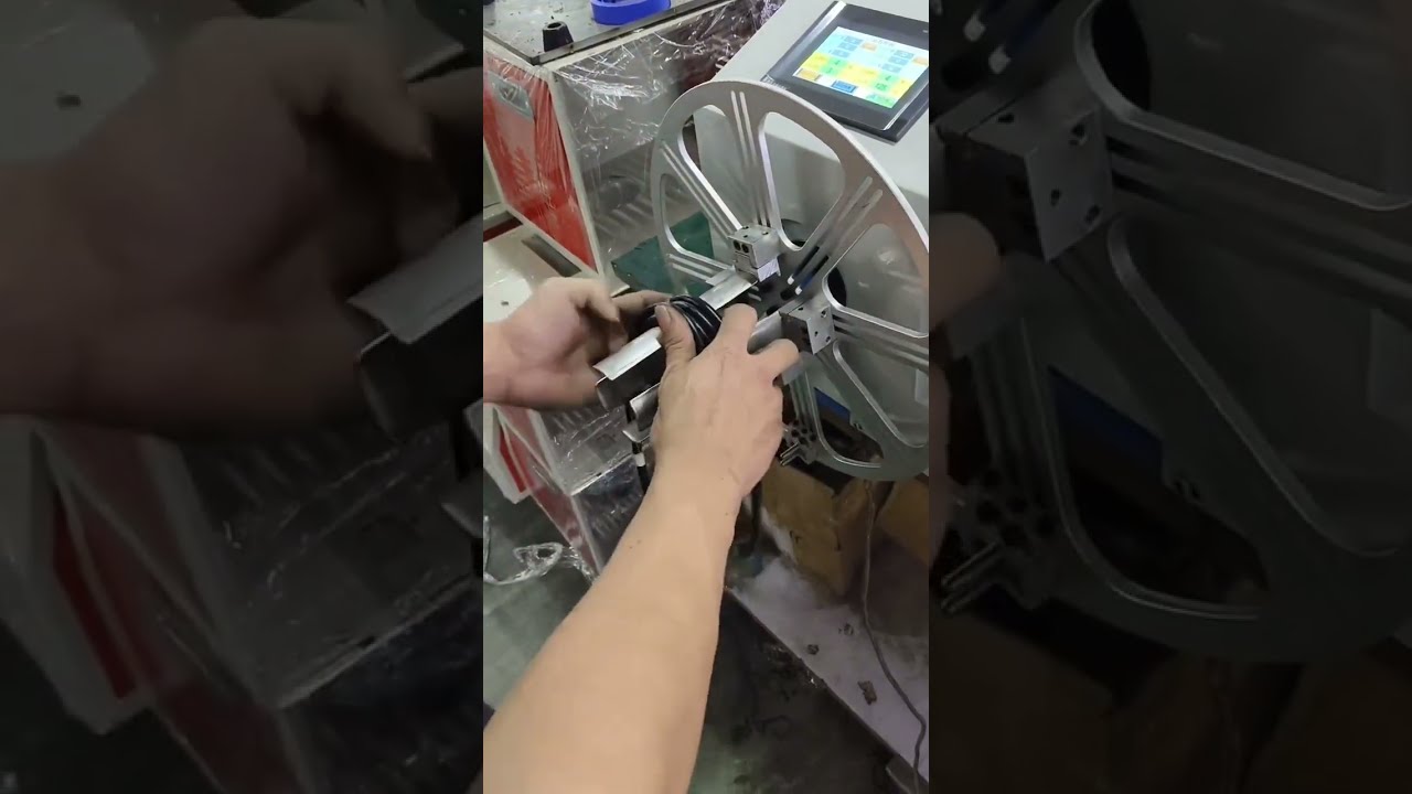 Wire Winding and Tying Machine with Head-Tail Retention Feature