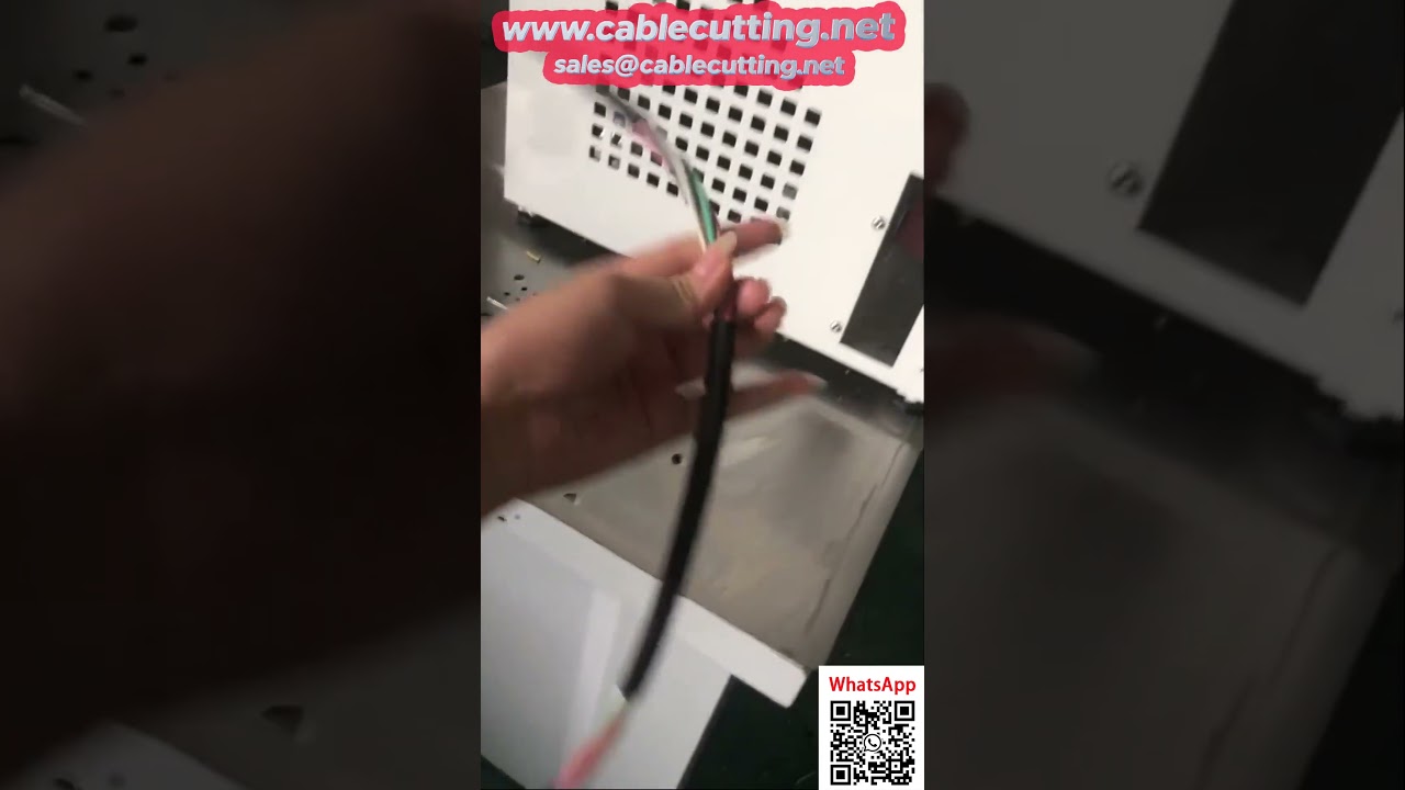 Automatische, computergesteuerte Abisolier maschine für 30 mm² Kabel – Präzise und effizient