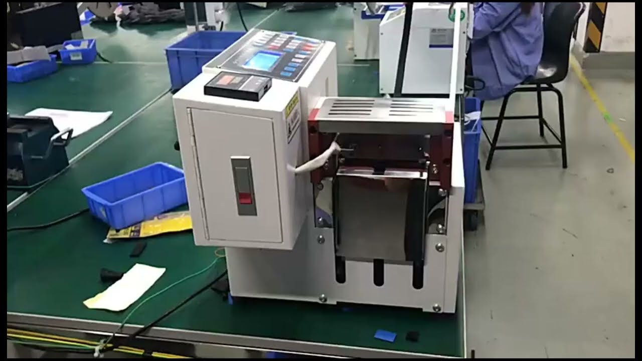 Automatische Schneidemaschine für Nylonbänder, Stoffpaspel und Schläuche – Präzise & schnell