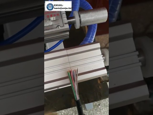 Effiziente pneumatische Drahtabisolier maschine für dicke Kabel – Außendurchmesser 3–65 mm, Abisolierlänge 300 mm (Modell 8)