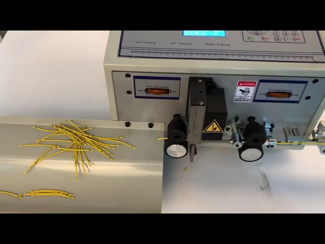 Präzise & schnell: Automatische Kabelabisolier- und Schneidemaschine für die Industrie